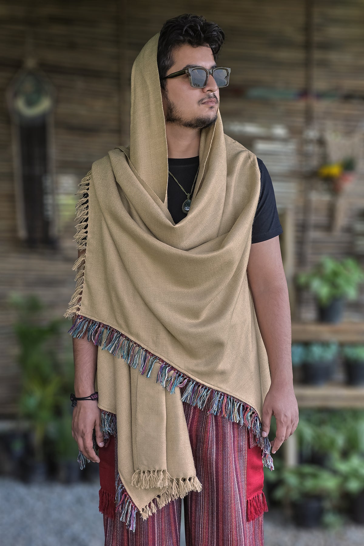 Dune Cape – Sand pulled up over the head as a hood