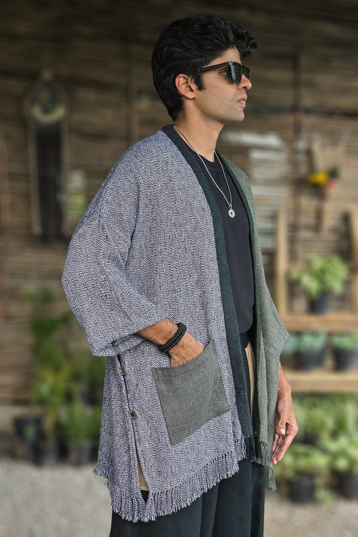 Kimono – Grey, side view: two-tone herringbone handloom with a fringed hem
