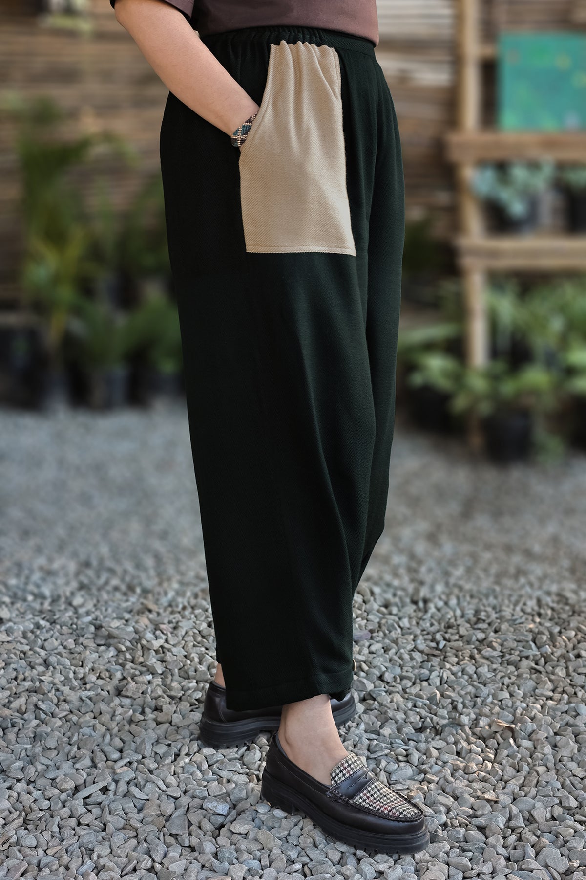 Mellow Pants – Deep Forest, side view